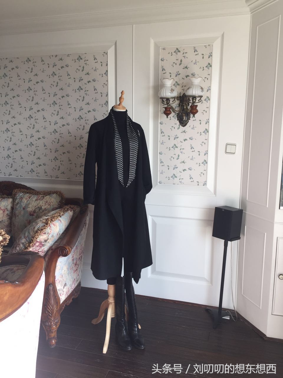 一身黑需要提点亮-一日一Look之黑配白五