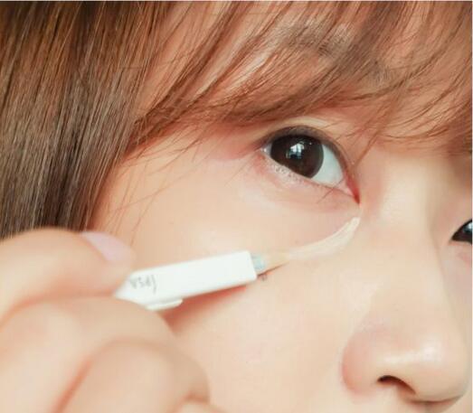 化妆师建议的遮瑕膏的使用小窍门！