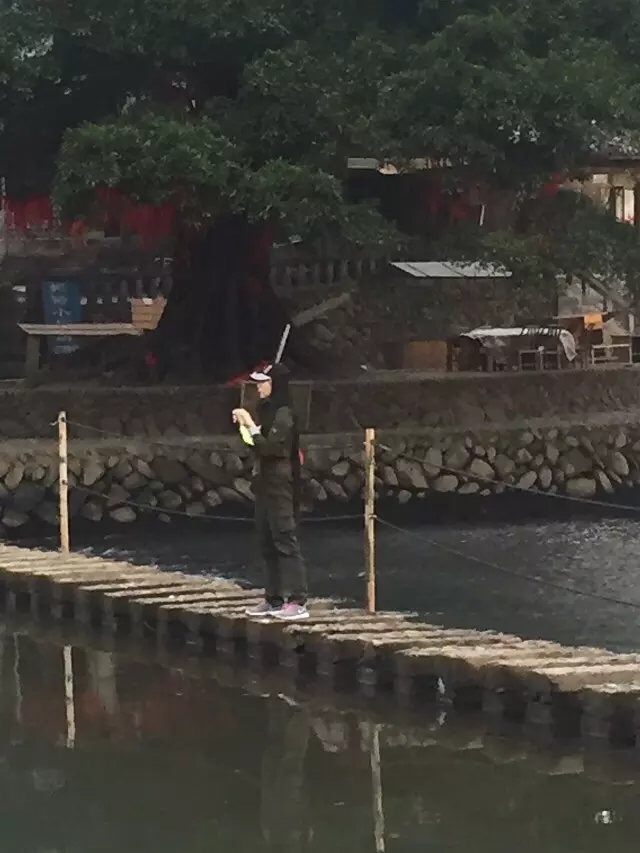 八千里路云和月的上一句,八千里路云和月一骑绝尘