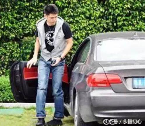中国足球运动员都开什么车,开着豪车去东方