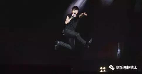 张杰下腰唱歌视频完整版,张杰下腰薛之谦