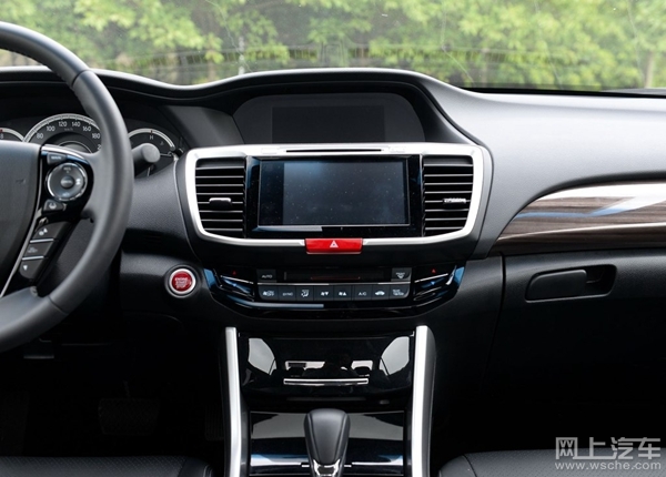 汽车内饰上霉了怎么保养,汽车内饰长霉怎样清洁