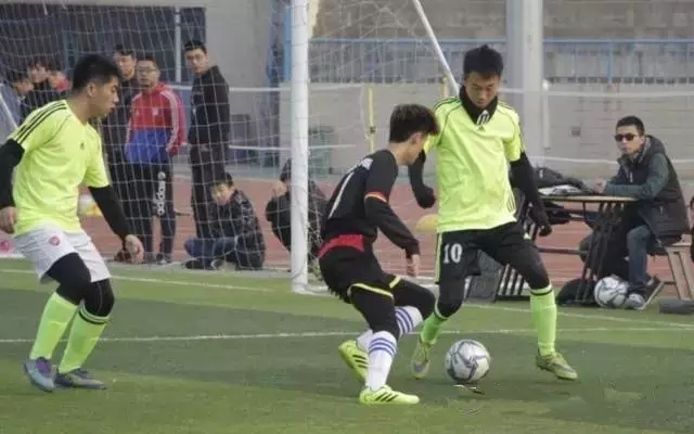 足球眼泪名场面,足球眼泪歌曲