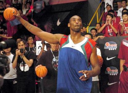 科比对街球比赛视频,科比和詹姆斯单挑被打10比0