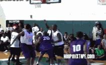 科比对街球比赛视频,科比和詹姆斯单挑被打10比0