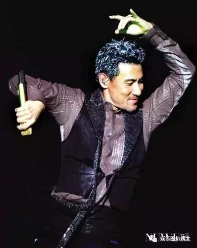 张杰下腰唱歌视频完整版,张杰下腰薛之谦