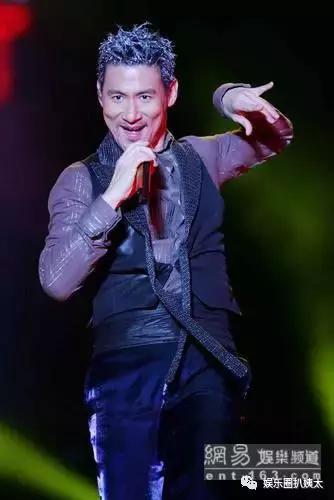 张杰下腰唱歌视频完整版,张杰下腰薛之谦