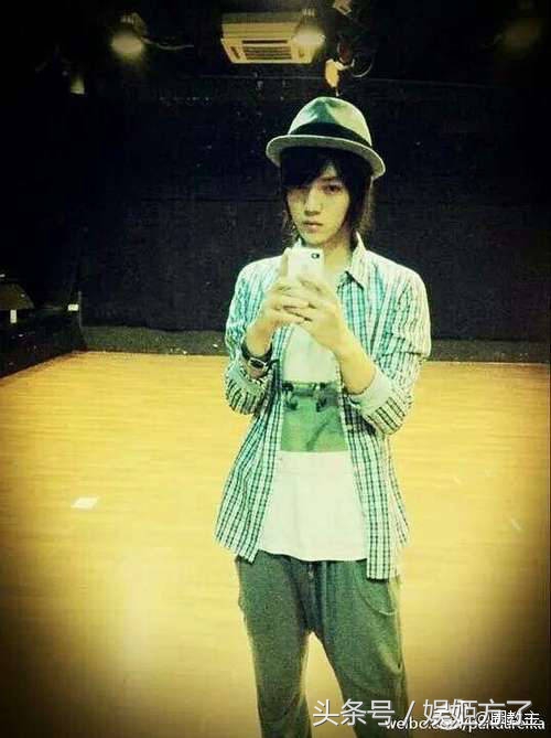 九年前的一个帖子暴露当时的鹿晗多帅，同学录上学妹将来要嫁给他