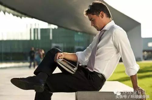 快放下二郎腿什么梗,快放下你的二郎腿图片