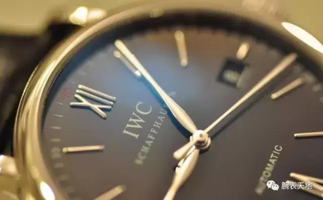 我看着你转身离去,我看见一棵树