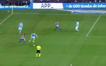 欣赏一下足坛经典的30大凌空破门,盘点世界离谱进球