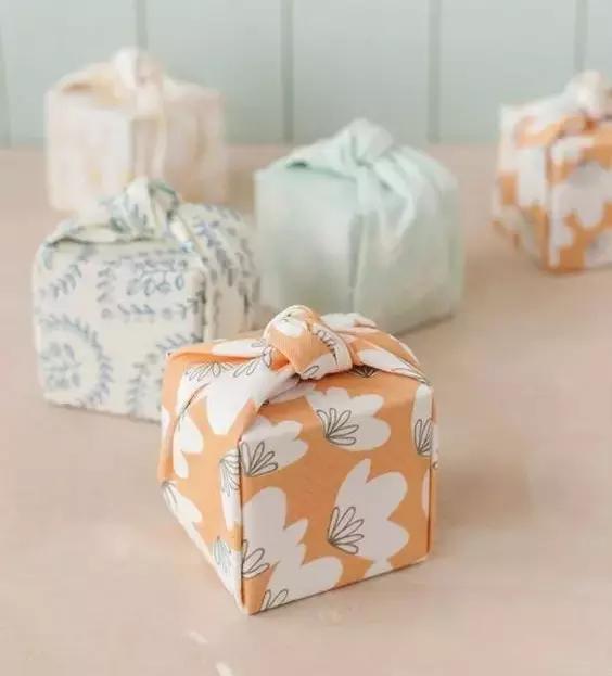 家里旧衣服别再扔了，给老婆这么一改太好用了！省钱又实用！