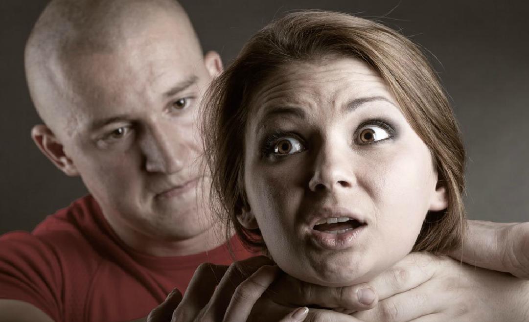 做梦梦到自己被掐脖子死了,做梦掐别人脖子是什么前兆