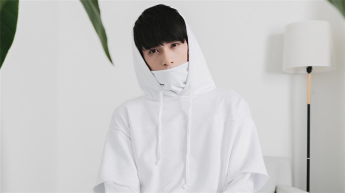 矮个子丑的男生逆袭,矮个子男生如何逆袭