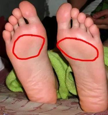 怎样选一双不累脚的高跟鞋,高跟鞋如何选不累脚