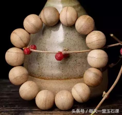 十二星座适合戴什么手串,十二星座手串排行榜