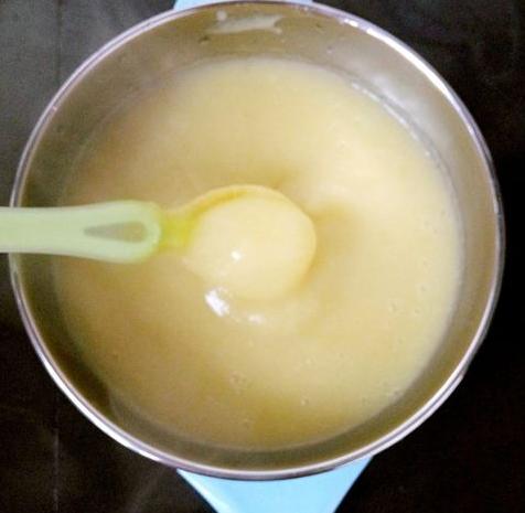 蒸苹果泥米粉辅食做法,娃娃菜苹果泥辅食做法