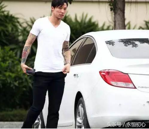 中国足球运动员都开什么车,开着豪车去东方
