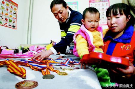 世界冠军脚趾变形无钱治疗，为维持生活卖奖牌当搓澡工