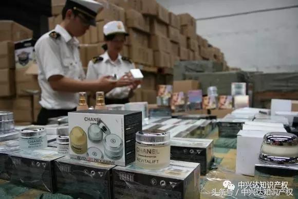 情人节冒牌香奈儿被查出，男友已哭晕在厕所