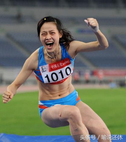 刘翔骑女友戏水，惹恼女权还是道德婊？喷子们叮咬英雄可休矣！