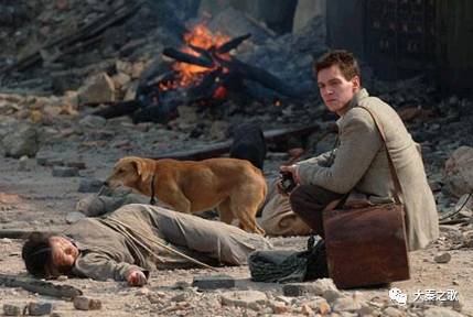 22岁英国青年来到上海，目睹日军野蛮残暴，决定留下反抗侵略