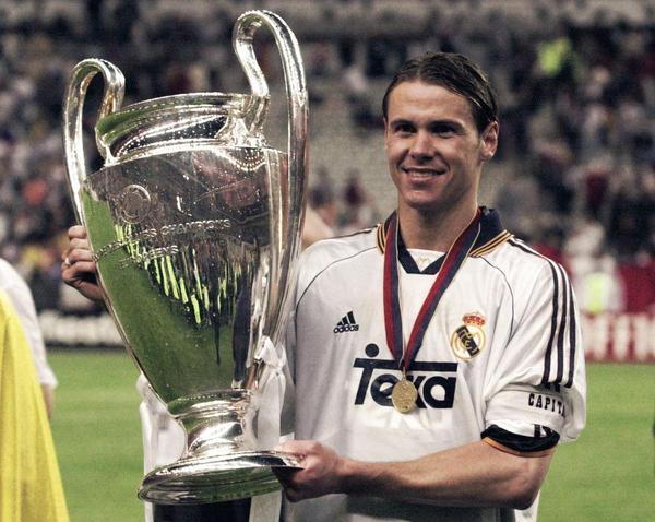 人民日报关于足球文章,人民日报男孩踢球