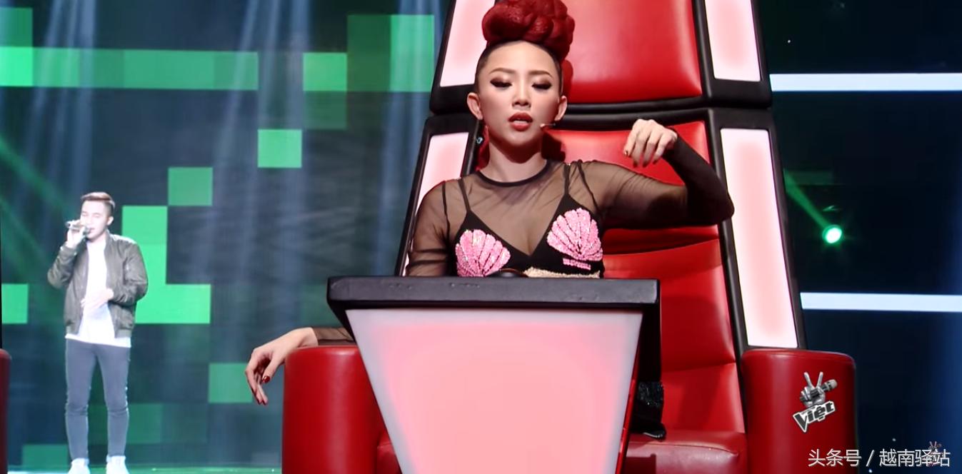 中国人在越南好声音唱歌震撼全场,越南好声音四位导师