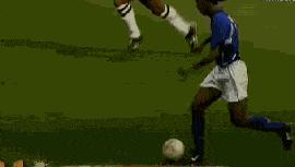 盘点足球比赛上的精彩瞬间,足球比赛中那些震撼人心的瞬间