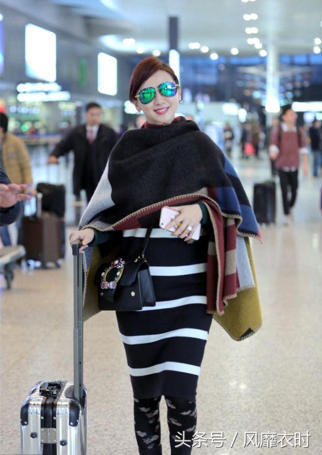 一年四季可以搭的披肩,超简单的减龄披肩