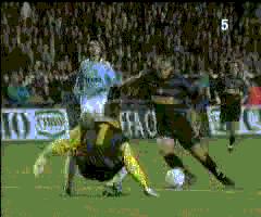 足球十大残暴过人集锦,那些不可思议的过人