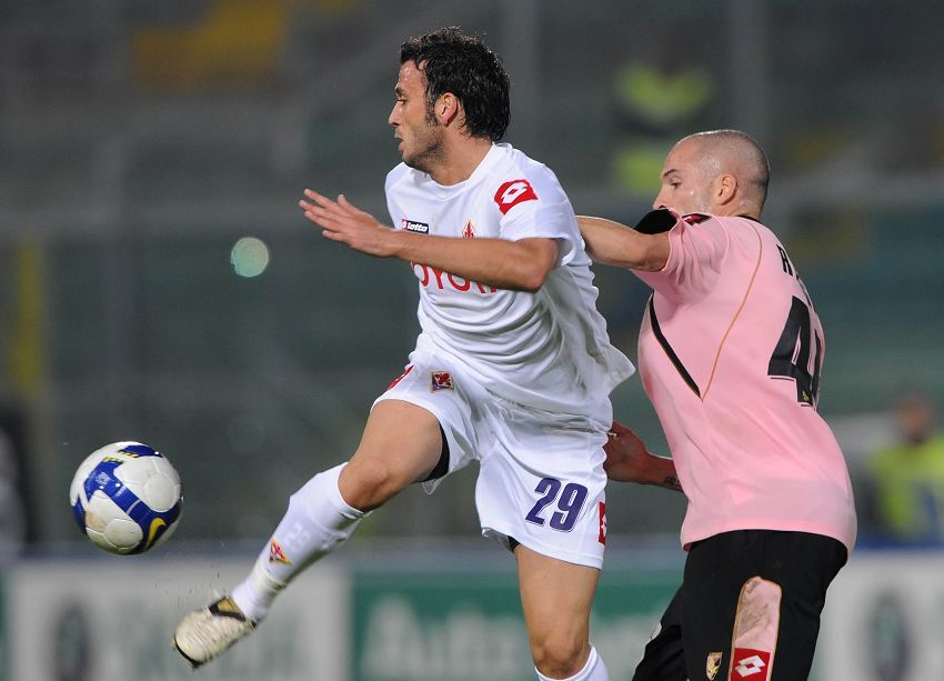 打篮球比足球累,打篮球和踢球哪个比较累