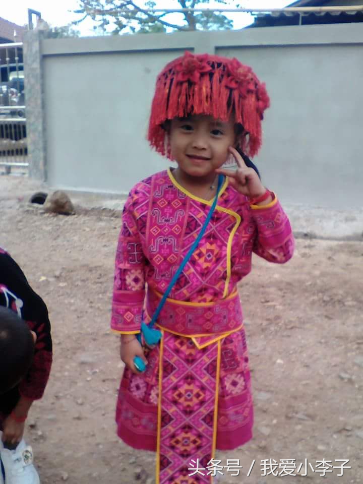 苗寨小女孩拍照,苗寨女生拍照姿势