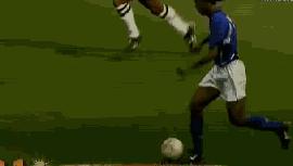 足球十大残暴过人集锦,那些不可思议的过人