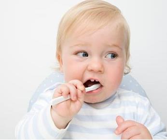 宝宝不配合去医院治疗牙齿？医生给了这三个实用的建议