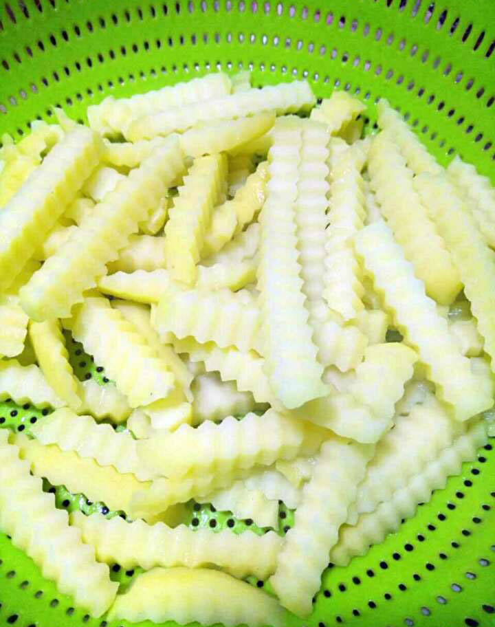 炸薯条要炸多久才会脆,炸薯条第一次炸与复炸的间隔