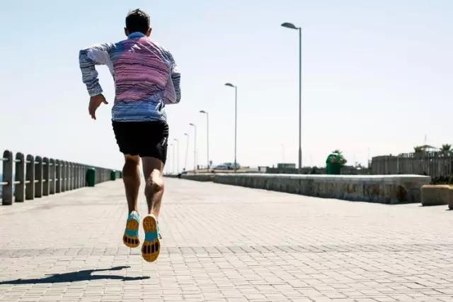 鐙傝窇1000鍏噷,鐙傝窇50m