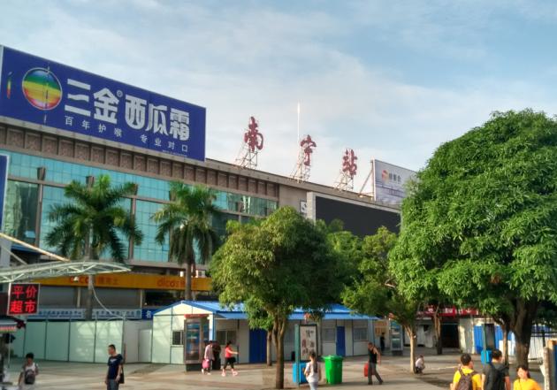 骑在电驴上的城市南宁,广西骑电驴