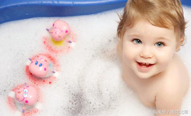 3个月宝宝洗澡的正确方法和步骤,育儿师给宝宝洗澡