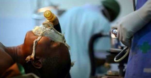 非洲女人分娩全过程，看完令人心痛不已！