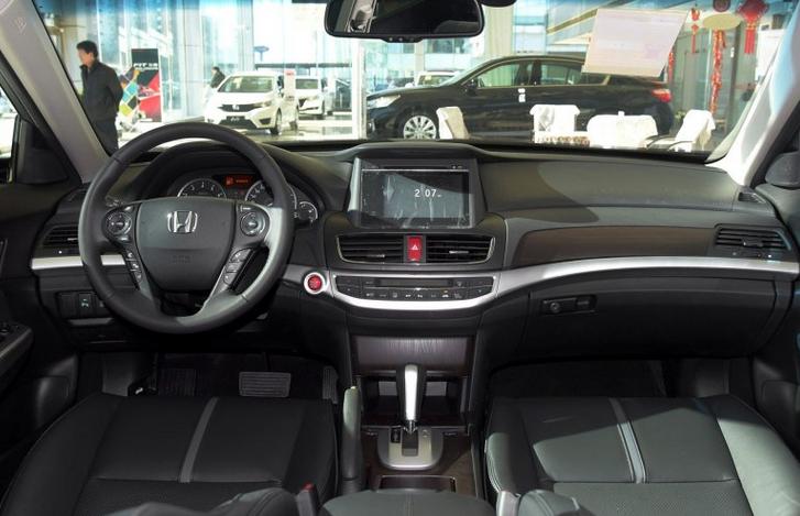 昂科威plus2023丐版款落地价,昂科威2020款1.5t豪华版氛围灯