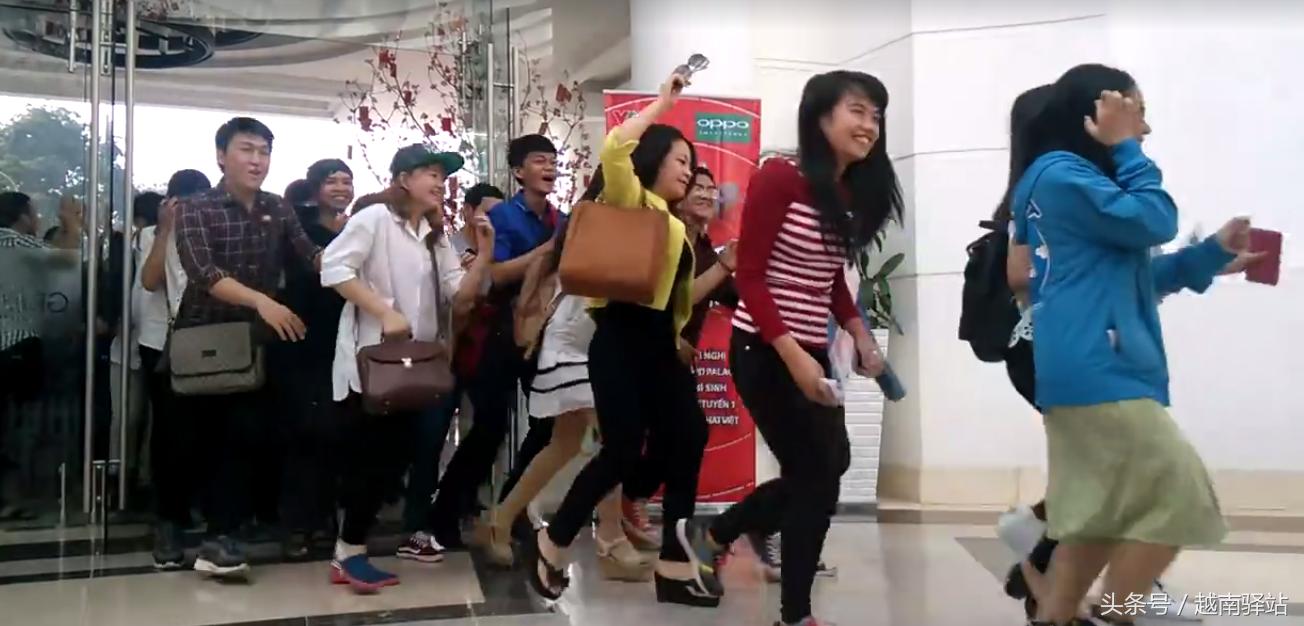 中国人在越南好声音唱歌震撼全场,越南好声音四位导师