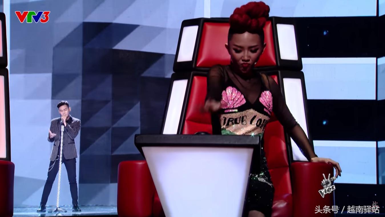 中国人在越南好声音唱歌震撼全场,越南好声音四位导师