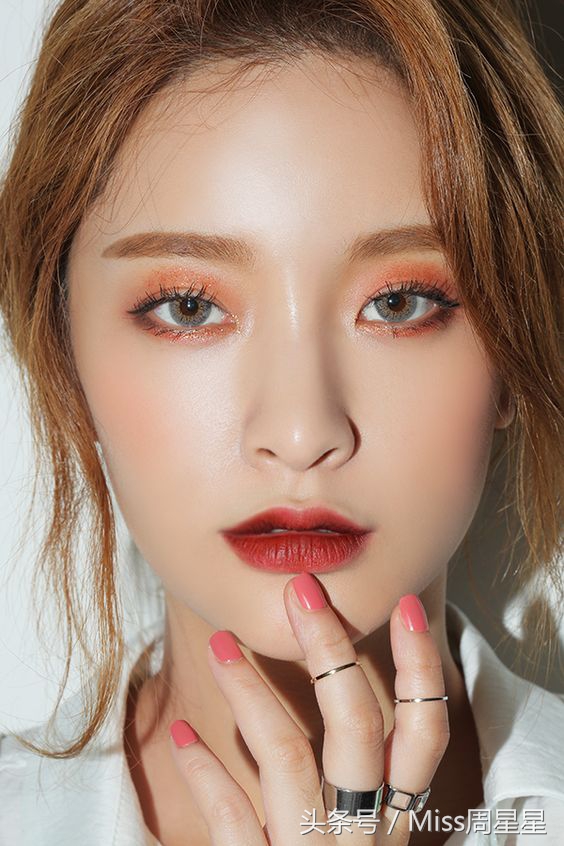 唐嫣宋佳穿衣搭配图片,白色月光宋佳美甲图