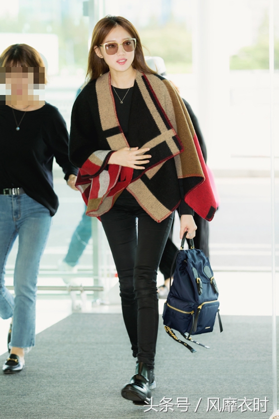 一年四季可以搭的披肩,超简单的减龄披肩