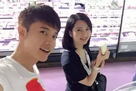 盘点圈内年龄相差大的姐弟恋,男生为什么会选择姐弟恋