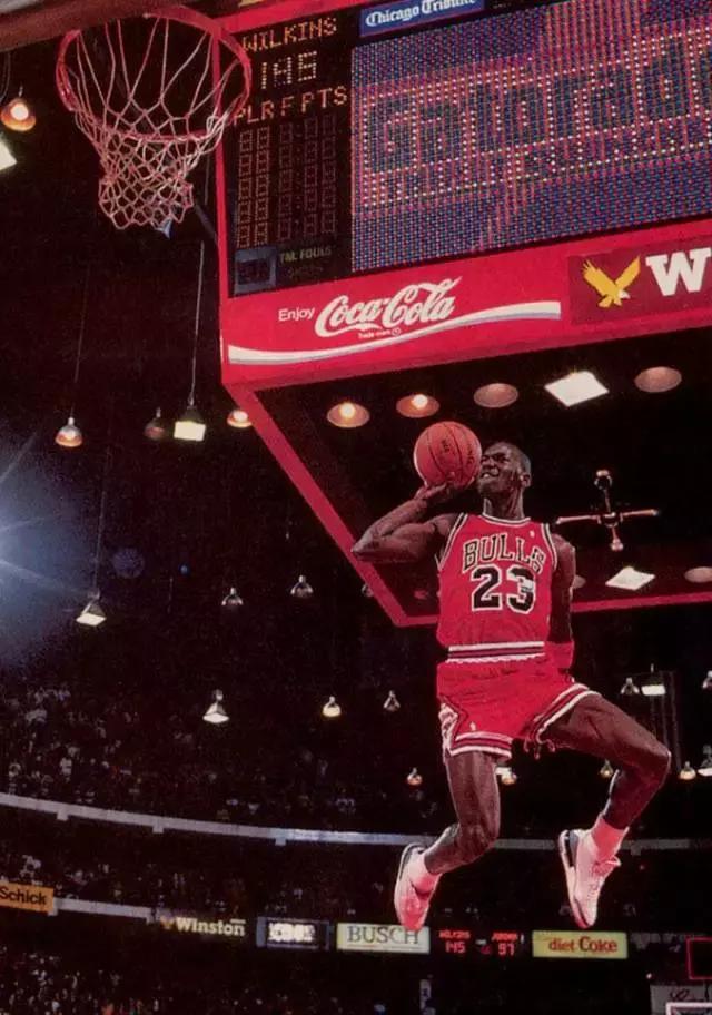 今年扣篮大赛上脚球鞋,乔丹扣篮大赛穿的球鞋