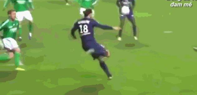 足坛门将精彩扑救诺伊尔,爆笑足球门将失误视频全集