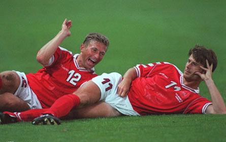 足球庆祝动作搞笑视频,足球场上最经典的庆祝动作