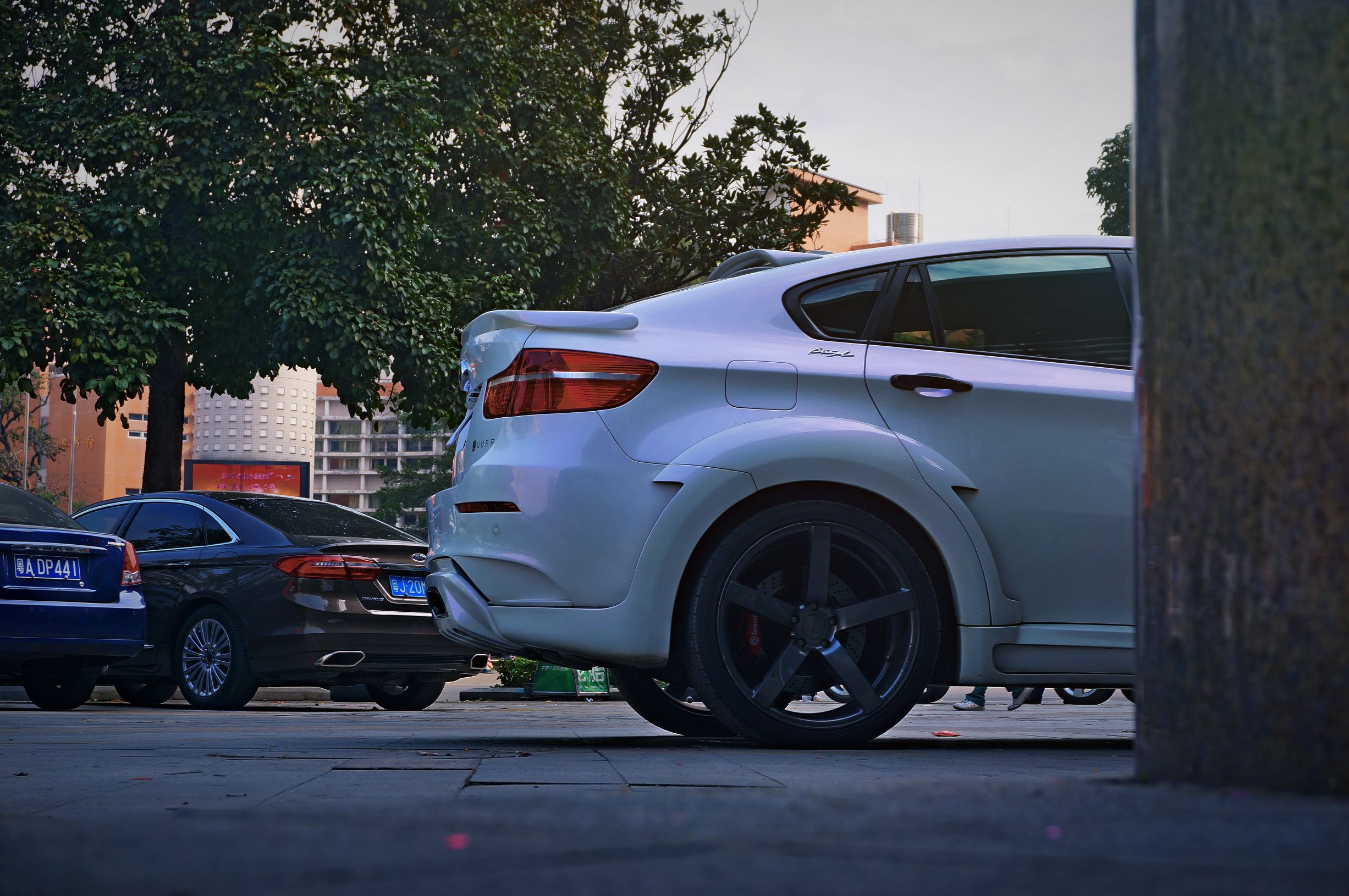 老款宝马x6改大灯和前后包围,宝马x6内外老改新改装案例